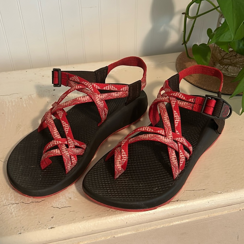 Chacos! Thin straps, pink and brown.